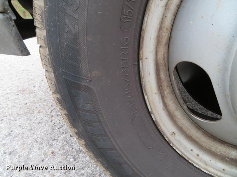 image for item DE5041 2002 Chevrolet Silverado 3500 Ext. Cab flatbed pickup truck