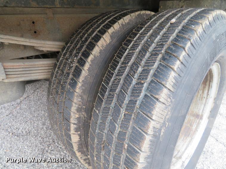 image for item DE5041 2002 Chevrolet Silverado 3500 Ext. Cab flatbed pickup truck