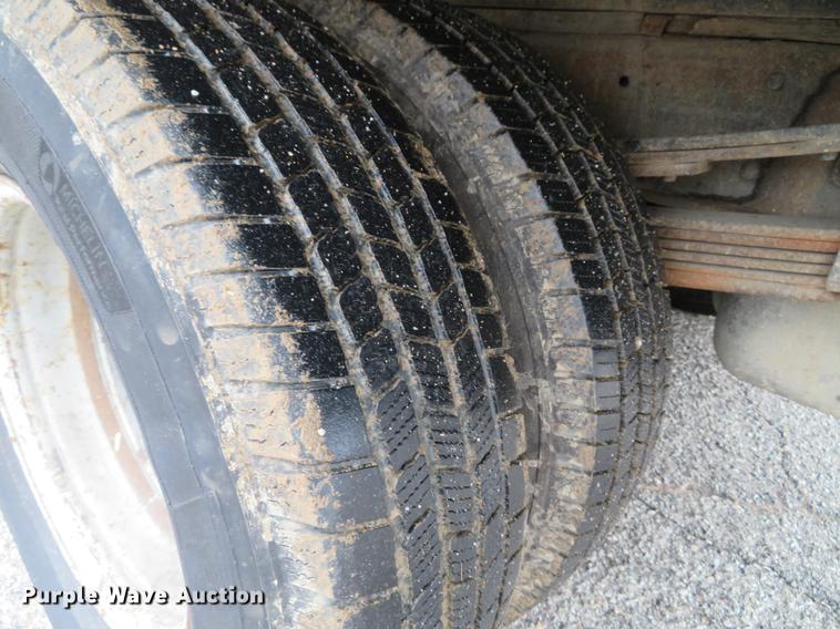 image for item DE5041 2002 Chevrolet Silverado 3500 Ext. Cab flatbed pickup truck