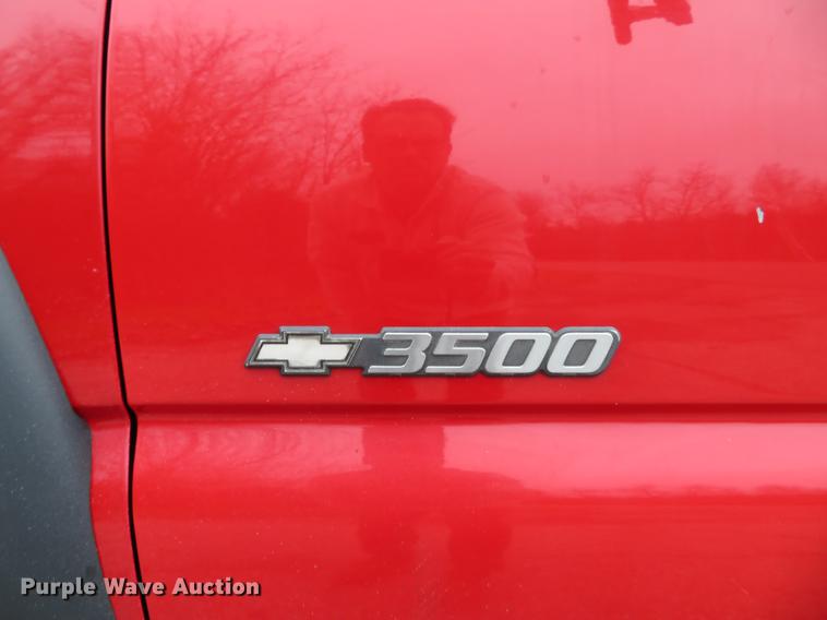 image for item DE5041 2002 Chevrolet Silverado 3500 Ext. Cab flatbed pickup truck