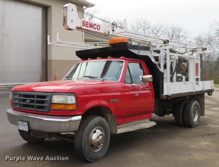 image for item DE5042 1993 Ford F450 Super Duty XL well hoist truck
