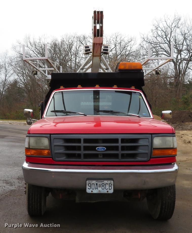 image for item DE5042 1993 Ford F450 Super Duty XL well hoist truck