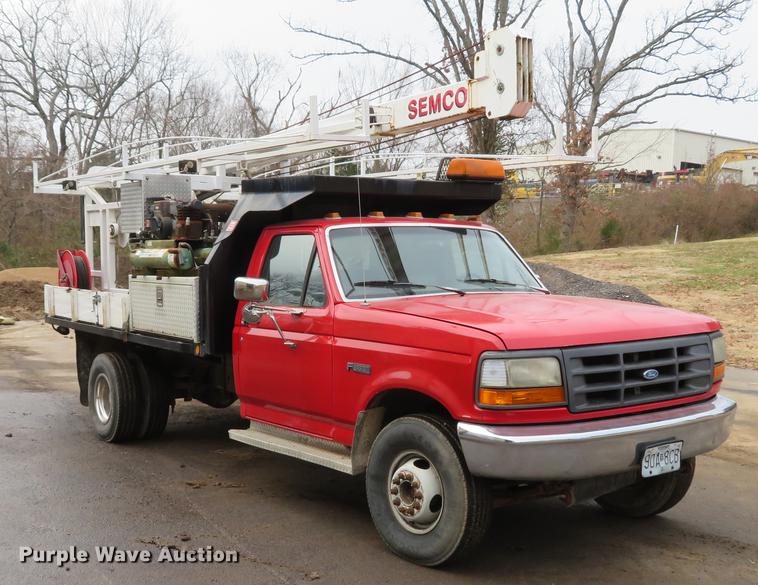 image for item DE5042 1993 Ford F450 Super Duty XL well hoist truck