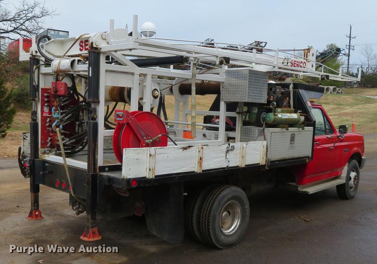 image for item DE5042 1993 Ford F450 Super Duty XL well hoist truck