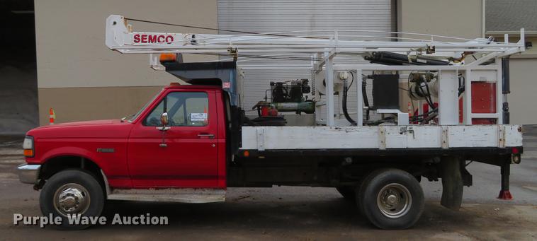 image for item DE5042 1993 Ford F450 Super Duty XL well hoist truck