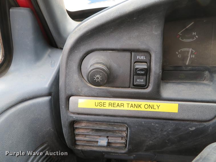 image for item DE5042 1993 Ford F450 Super Duty XL well hoist truck