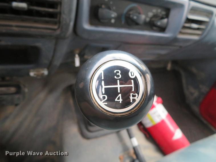 image for item DE5042 1993 Ford F450 Super Duty XL well hoist truck