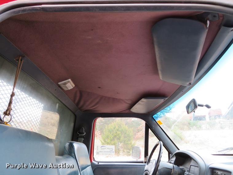 image for item DE5042 1993 Ford F450 Super Duty XL well hoist truck