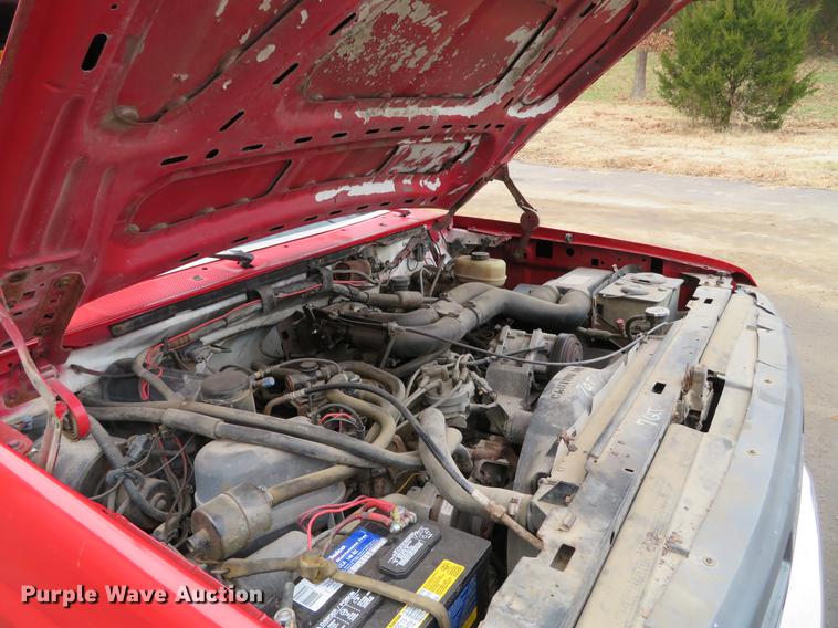 image for item DE5042 1993 Ford F450 Super Duty XL well hoist truck