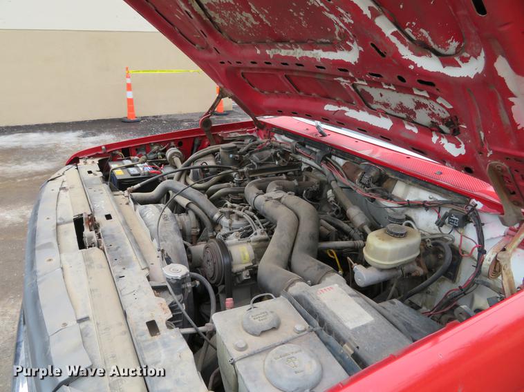 image for item DE5042 1993 Ford F450 Super Duty XL well hoist truck