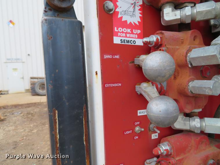 image for item DE5042 1993 Ford F450 Super Duty XL well hoist truck