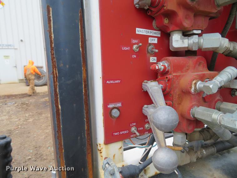 image for item DE5042 1993 Ford F450 Super Duty XL well hoist truck