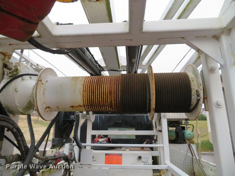 image for item DE5042 1993 Ford F450 Super Duty XL well hoist truck