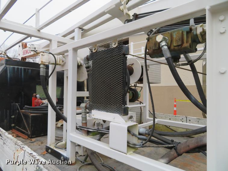 image for item DE5042 1993 Ford F450 Super Duty XL well hoist truck