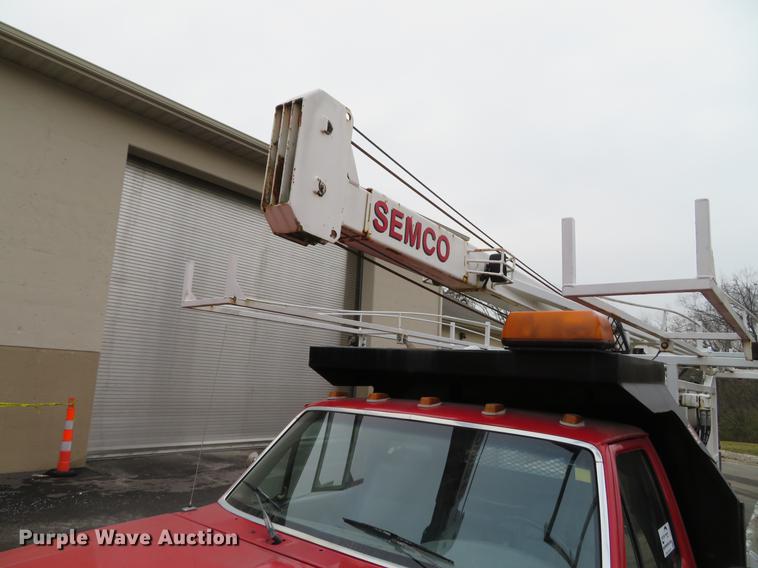 image for item DE5042 1993 Ford F450 Super Duty XL well hoist truck