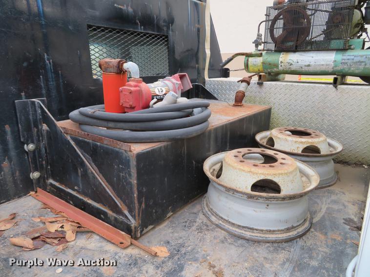 image for item DE5042 1993 Ford F450 Super Duty XL well hoist truck