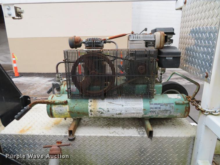 image for item DE5042 1993 Ford F450 Super Duty XL well hoist truck