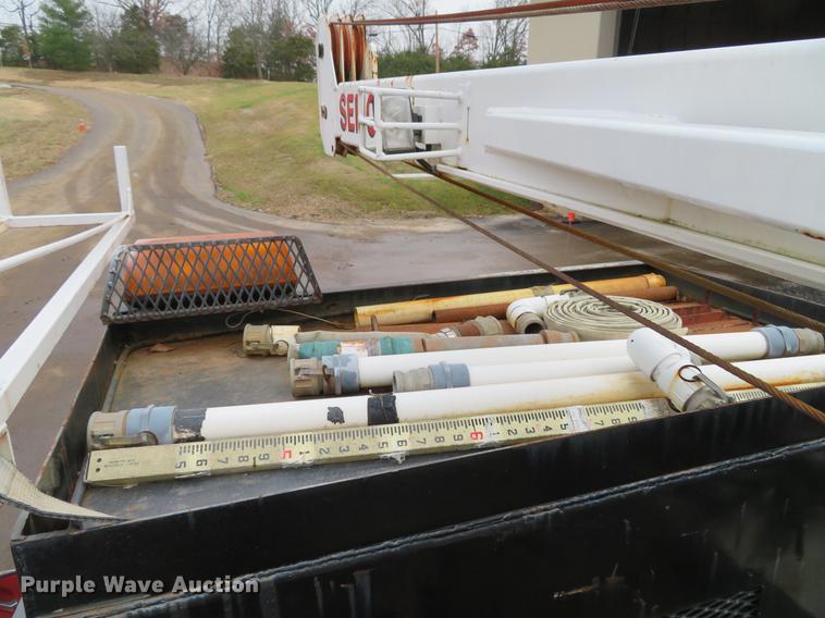 image for item DE5042 1993 Ford F450 Super Duty XL well hoist truck