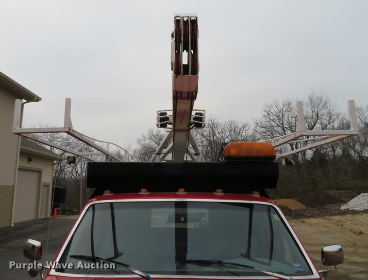 image for item DE5042 1993 Ford F450 Super Duty XL well hoist truck