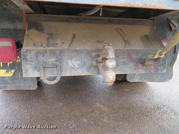 image for item DE5042 1993 Ford F450 Super Duty XL well hoist truck