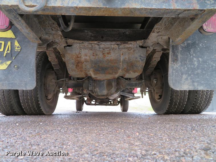 image for item DE5042 1993 Ford F450 Super Duty XL well hoist truck