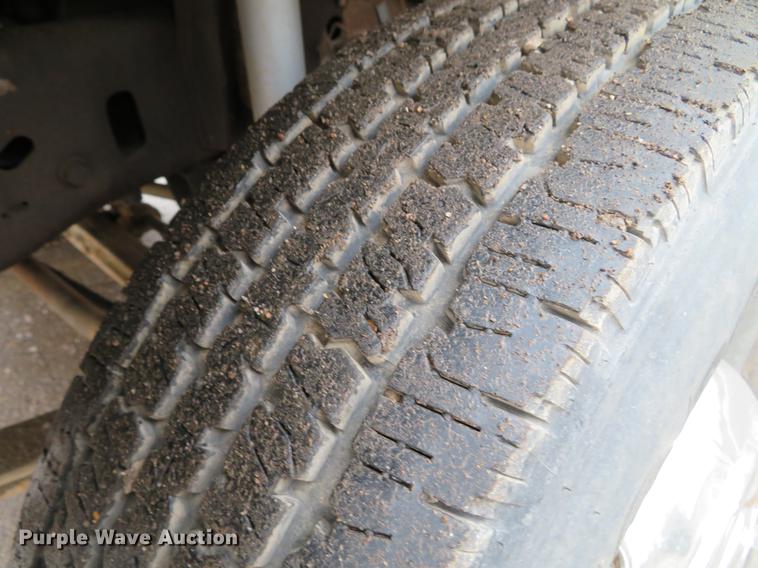 image for item DE5042 1993 Ford F450 Super Duty XL well hoist truck