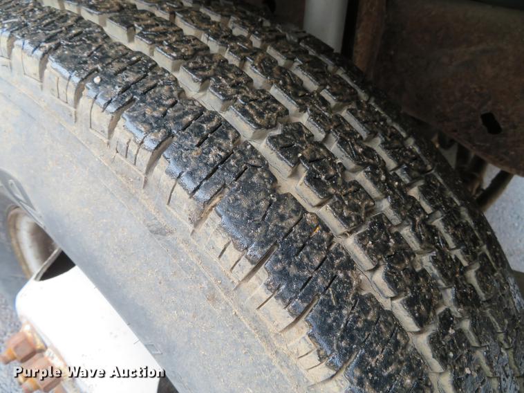 image for item DE5042 1993 Ford F450 Super Duty XL well hoist truck