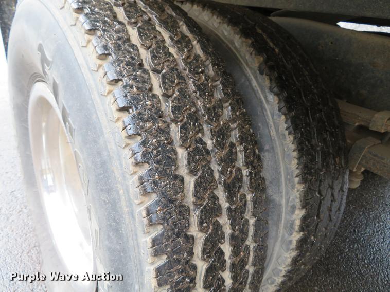 image for item DE5042 1993 Ford F450 Super Duty XL well hoist truck