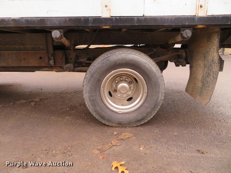 image for item DE5042 1993 Ford F450 Super Duty XL well hoist truck