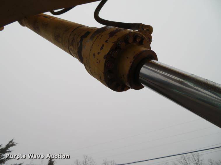 image for item DE5043 2000 New Holland EC450 excavator