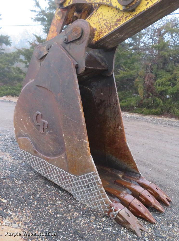 image for item DE5043 2000 New Holland EC450 excavator