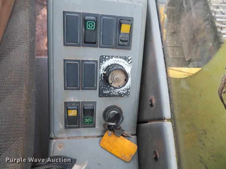 image for item DE5043 2000 New Holland EC450 excavator