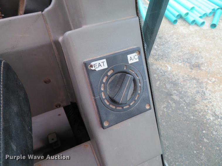 image for item DE5043 2000 New Holland EC450 excavator