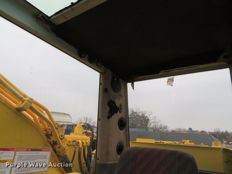 image for item DE5043 2000 New Holland EC450 excavator