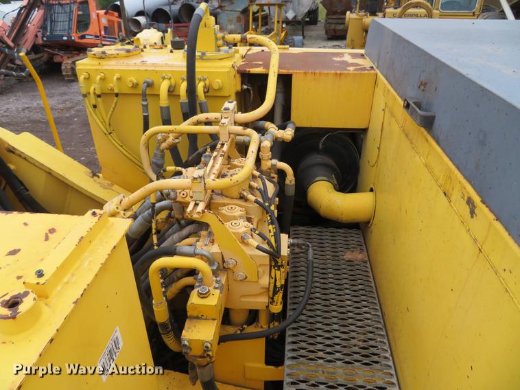 image for item DE5043 2000 New Holland EC450 excavator