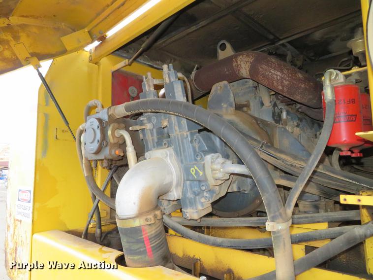 image for item DE5043 2000 New Holland EC450 excavator