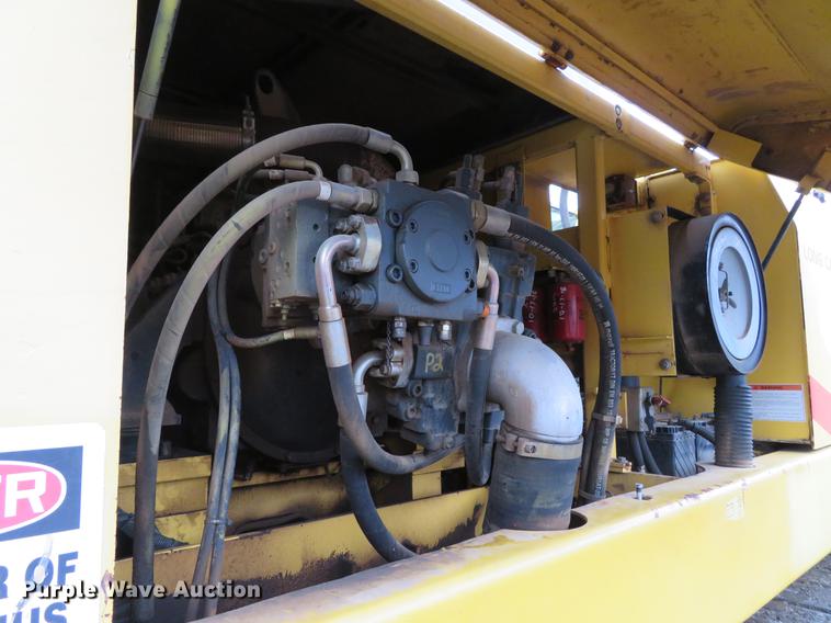 image for item DE5043 2000 New Holland EC450 excavator