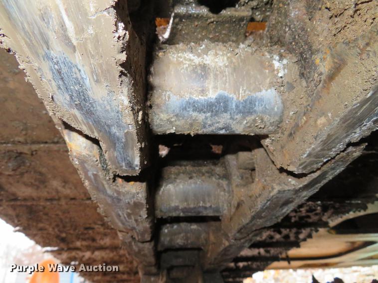 image for item DE5043 2000 New Holland EC450 excavator