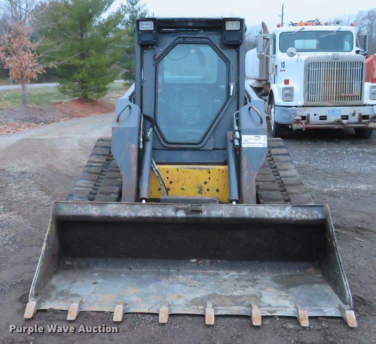 image for item DE5045 2007 New Holland C190 skid steer