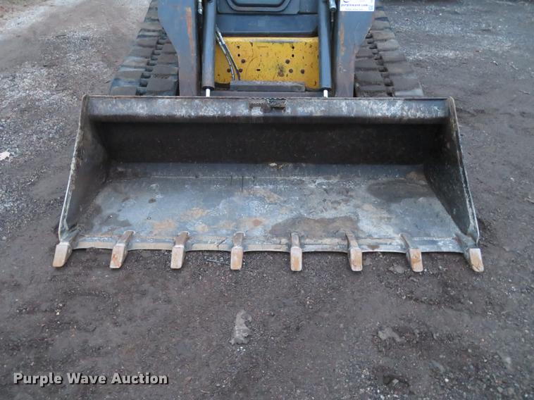 image for item DE5045 2007 New Holland C190 skid steer