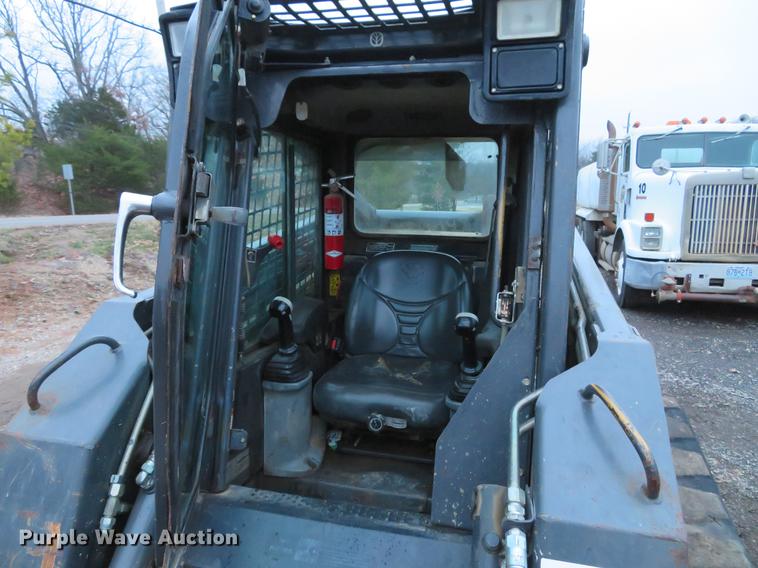 image for item DE5045 2007 New Holland C190 skid steer