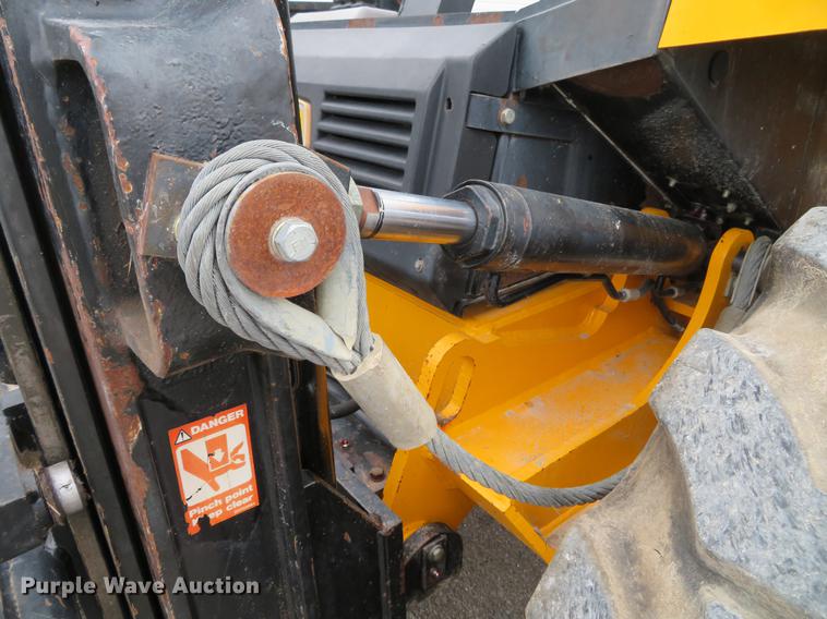 image for item DE5049 2001 JCB 930 forklift