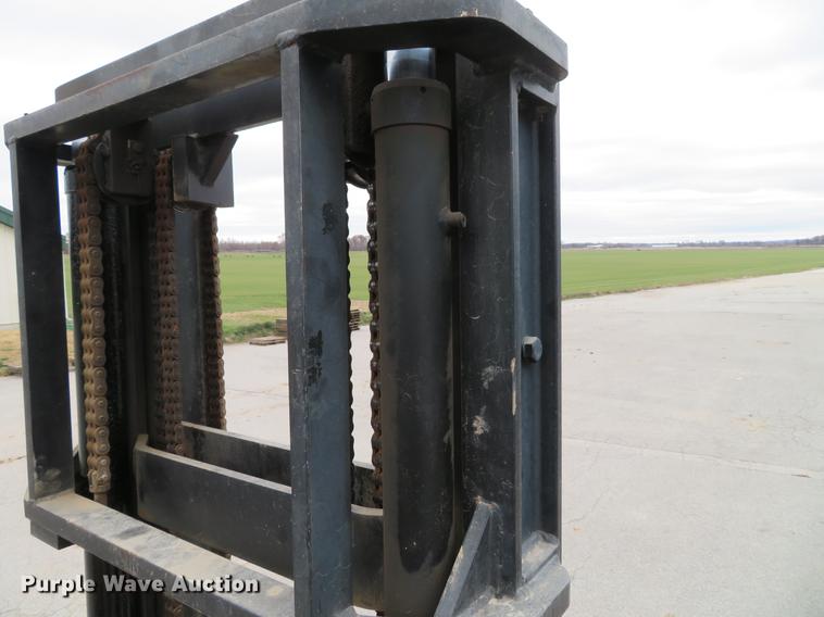 image for item DE5049 2001 JCB 930 forklift