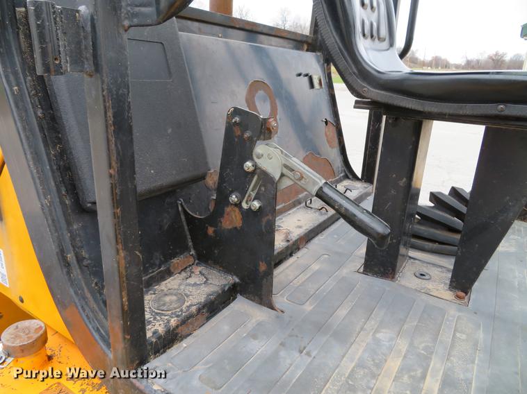image for item DE5049 2001 JCB 930 forklift