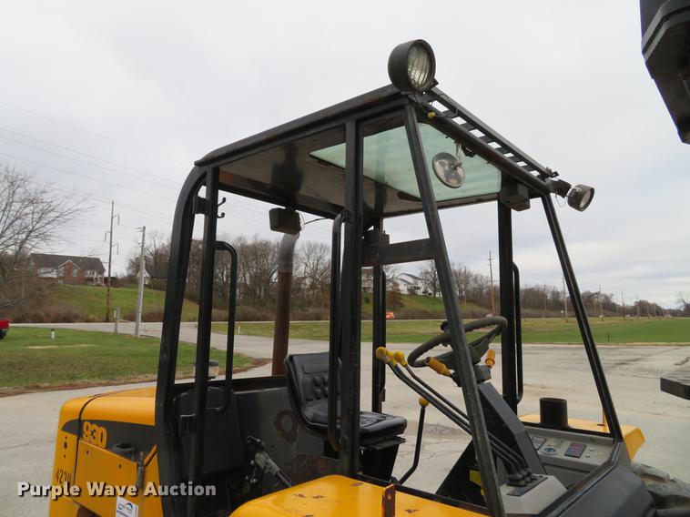 image for item DE5049 2001 JCB 930 forklift