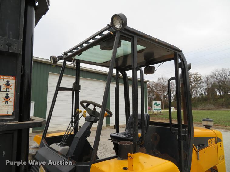 image for item DE5049 2001 JCB 930 forklift