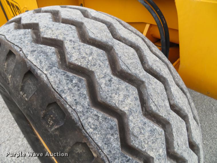 image for item DE5049 2001 JCB 930 forklift