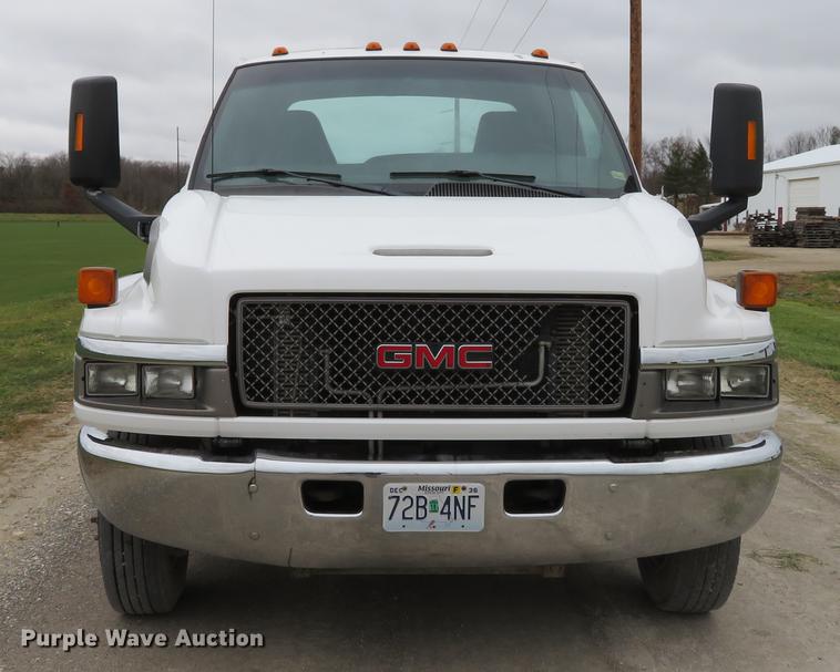 image for item DE5052 2005 GMC C5500 service truck