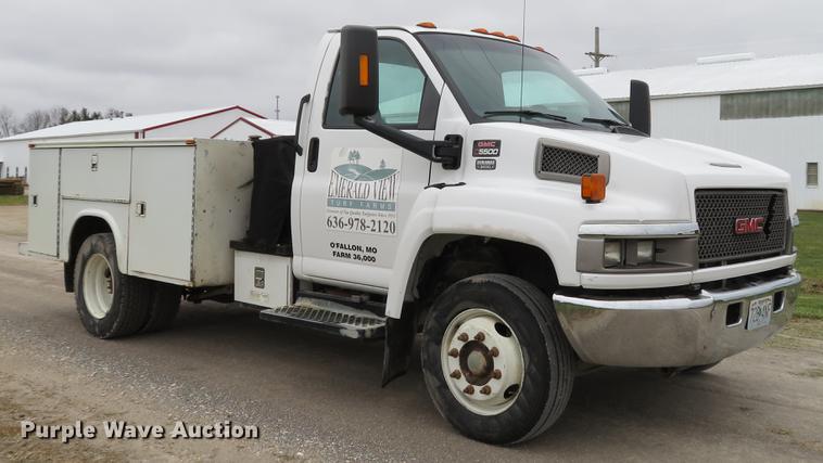 image for item DE5052 2005 GMC C5500 service truck