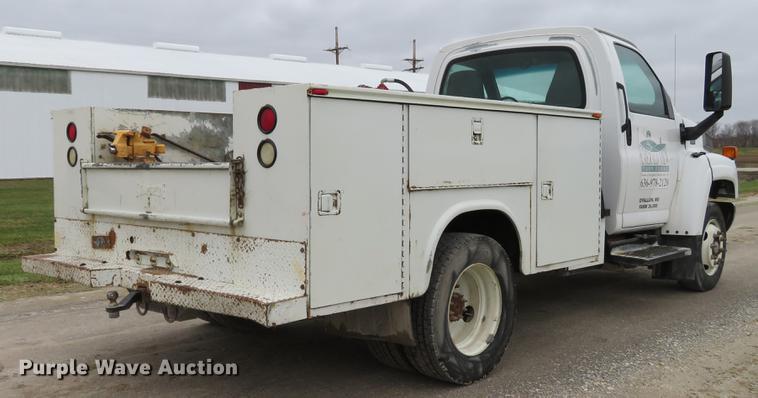 image for item DE5052 2005 GMC C5500 service truck